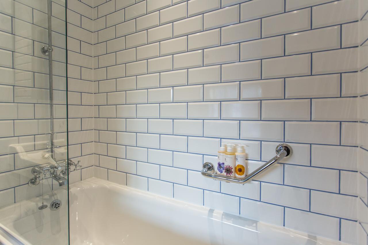 The Dolphin Hotell Newbury  Exteriör bild