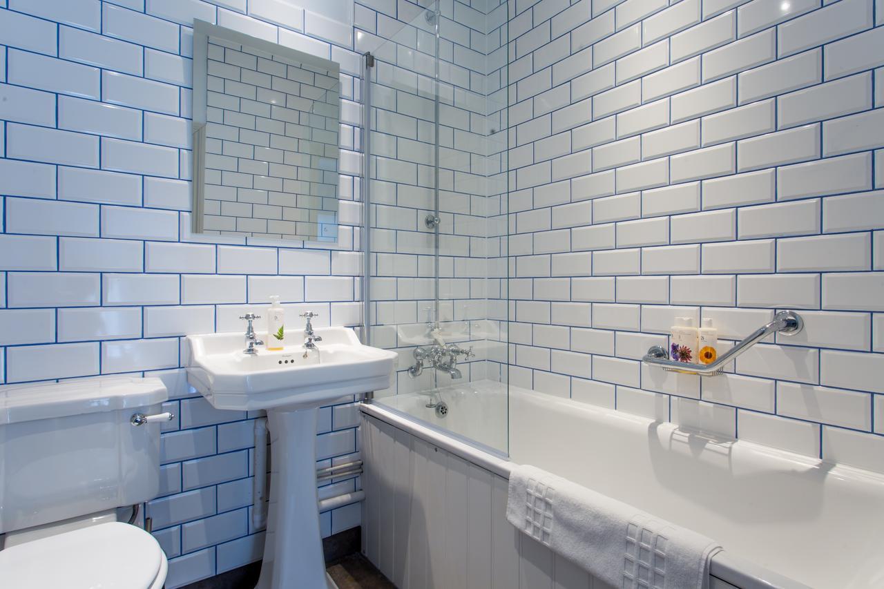 The Dolphin Hotell Newbury  Exteriör bild